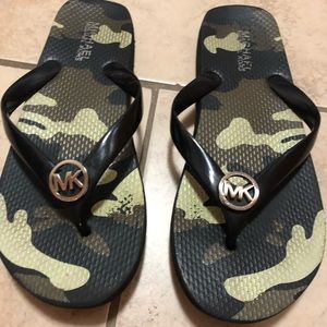 💚2 for 25–Michael Kors Camo Flip Flops